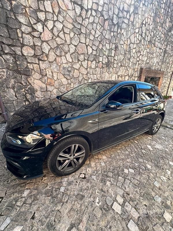 Usata VW Polo R-line 90 CV (66 kW) 2018 Nero Utilitaria