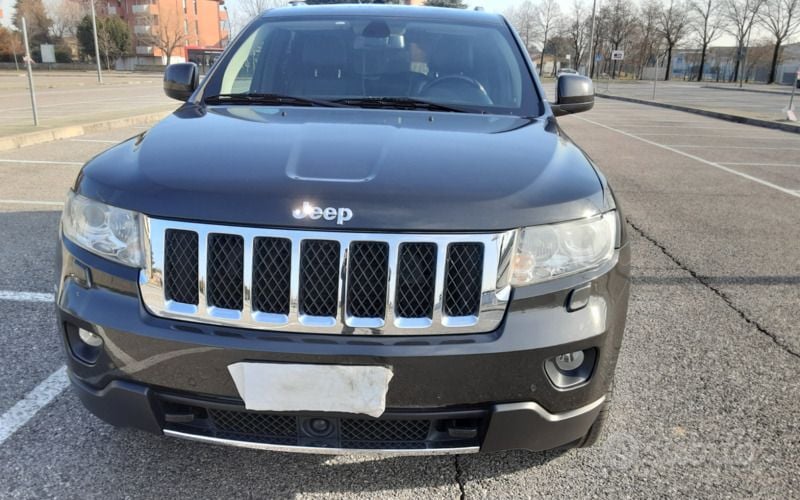 Usata Jeep Cherokee Overland 240 CV (176 kW) 2011 Nero SUV