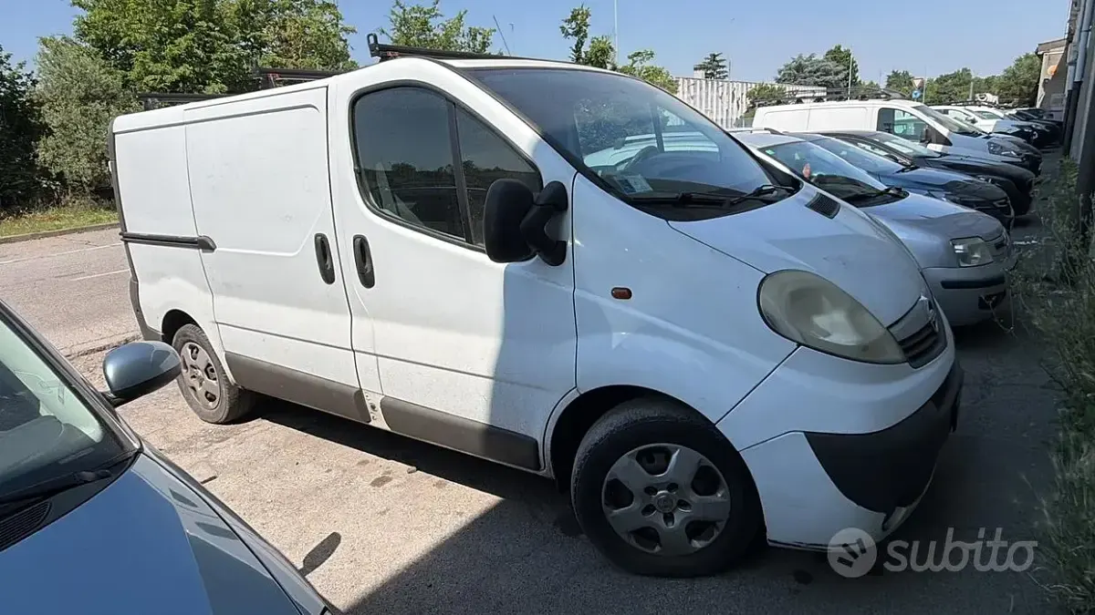 Usata Opel Vivaro 146 CV (107 kW) 2009 Nero Monovolume