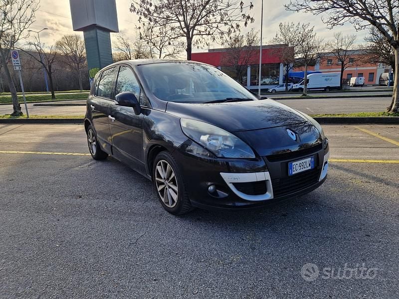 Usata Renault Scénic III 110 CV (80 kW) 2010 Nero Monovolume