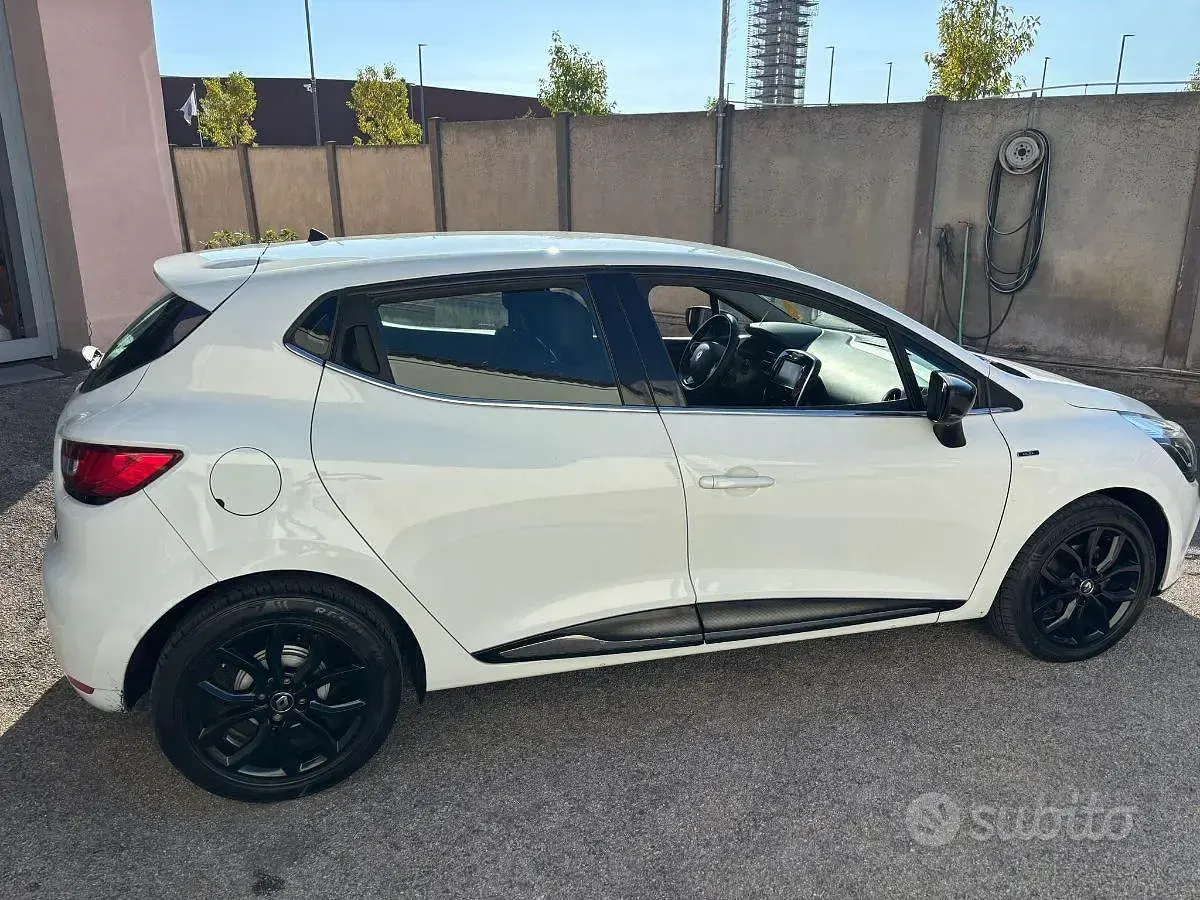 Second-hand Renault Clio IV 91 CP (66 kW) 2018 Alb Berlinǎ