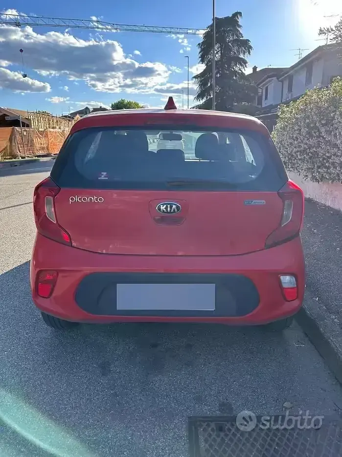Usata Kia Picanto Urban 65 CV (47 kW) 2020 Rosso Utilitaria