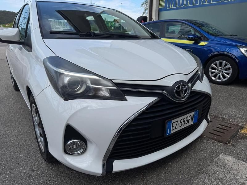 Usata Toyota Yaris 69 CV (50 kW) 2015 Bianco Utilitaria