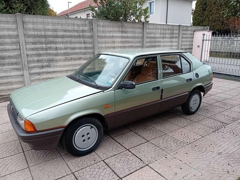 Usata Alfa Romeo 33 84 CV (61 kW) 1984 Berlina