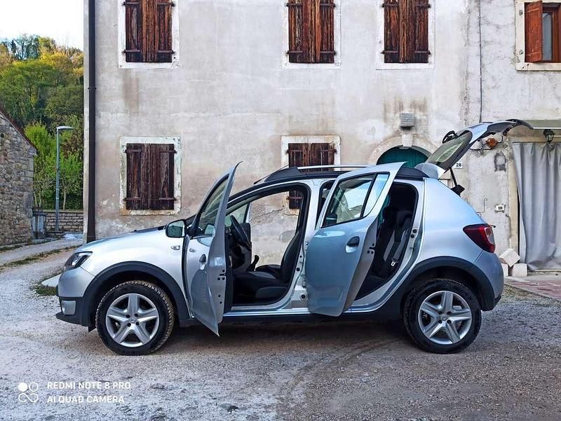 Usata Dacia Sandero Prestige 90 CV (66 kW) 2013 Argento Berlina