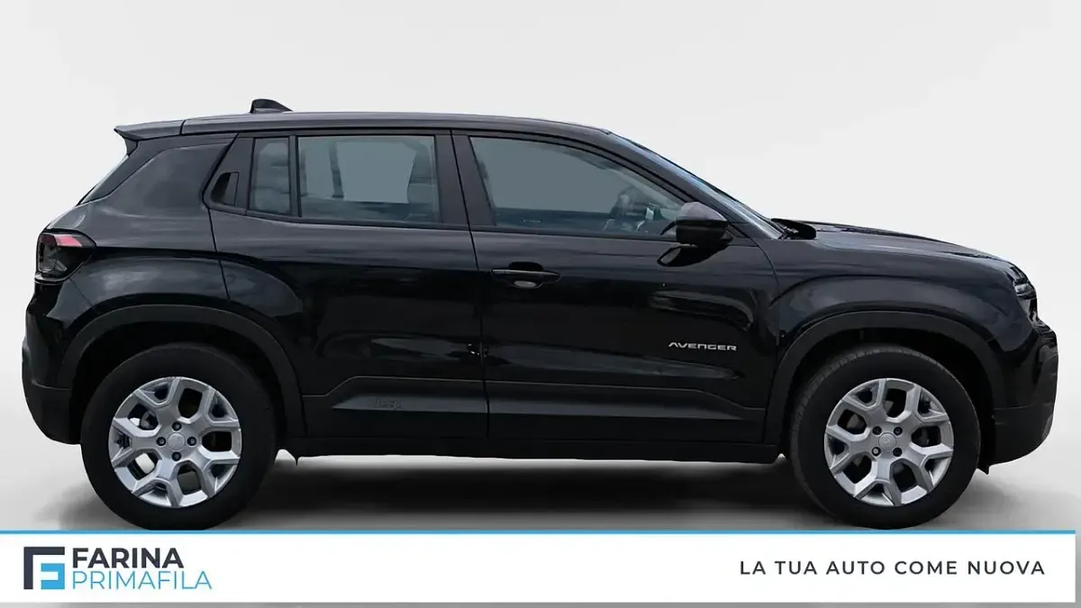 Usado Jeep Avenger Altitude 101 HP (74 kW) 2023 Preto SUV
