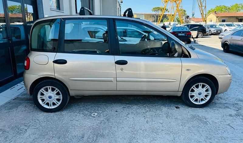 Usata Fiat Multipla 103 CV (75 kW) 2009 Oro Monovolume