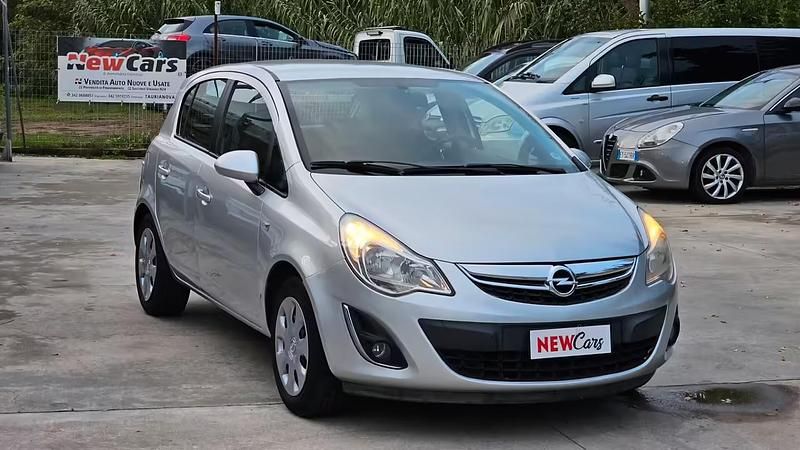 Usata Opel Corsa Cosmo 75 CV (55 kW) 2011 Argento Berlina