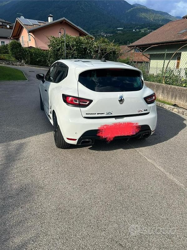Second-hand Renault Clio IV Trophy 220 CP (161 kW) 2018 Alb Berlinǎ