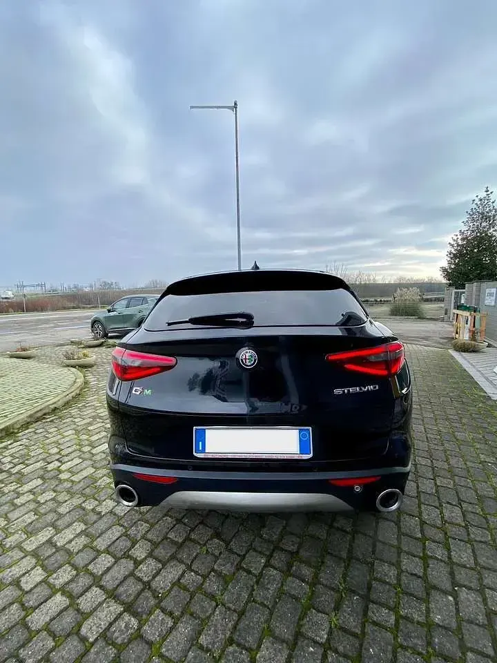 Usata Alfa Romeo Stelvio Super 209 CV (153 kW) 2017 Nero SUV