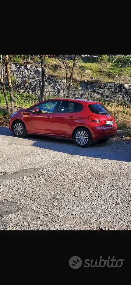 Usata Peugeot 208 82 CV (60 kW) 2017 Rosso Utilitaria