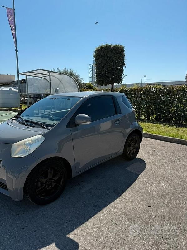 Usata Toyota iQ 98 CV (72 kW) 2010 Grigio Utilitaria