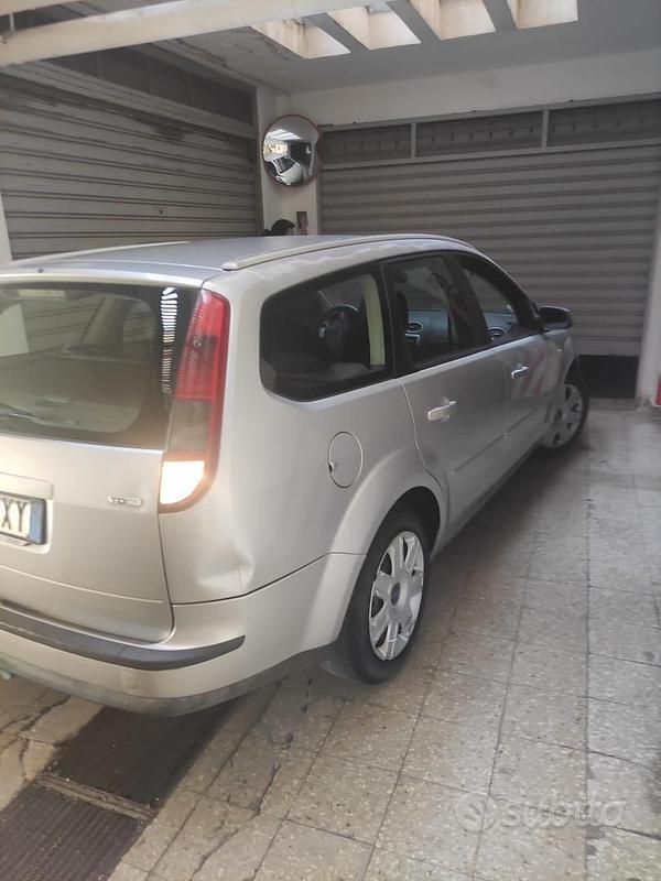 Usata 2007 Ford Focus Station wagon | 1800 € (Buon prezzo) - Immagine 1/4