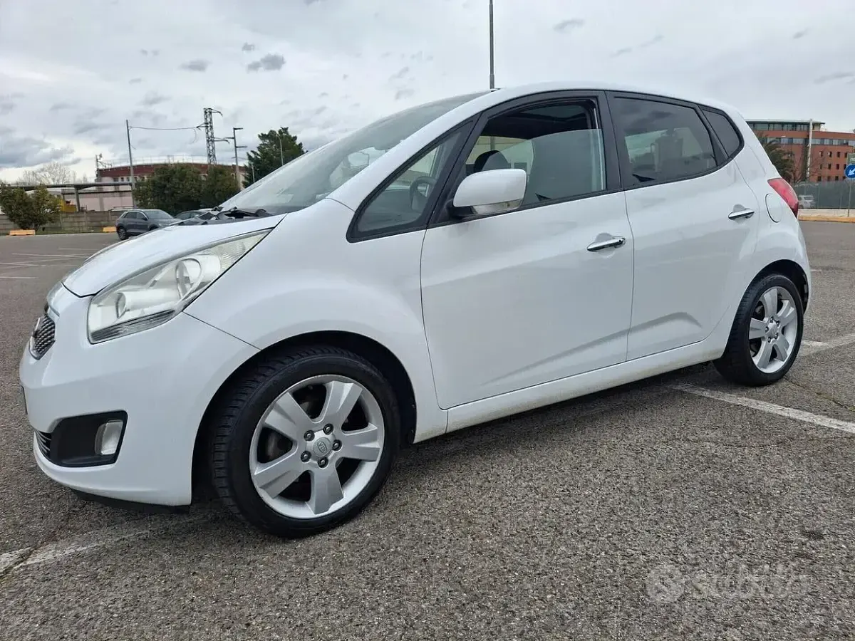 Usata Kia Venga 115 CV (84 kW) 2010 Bianco Utilitaria