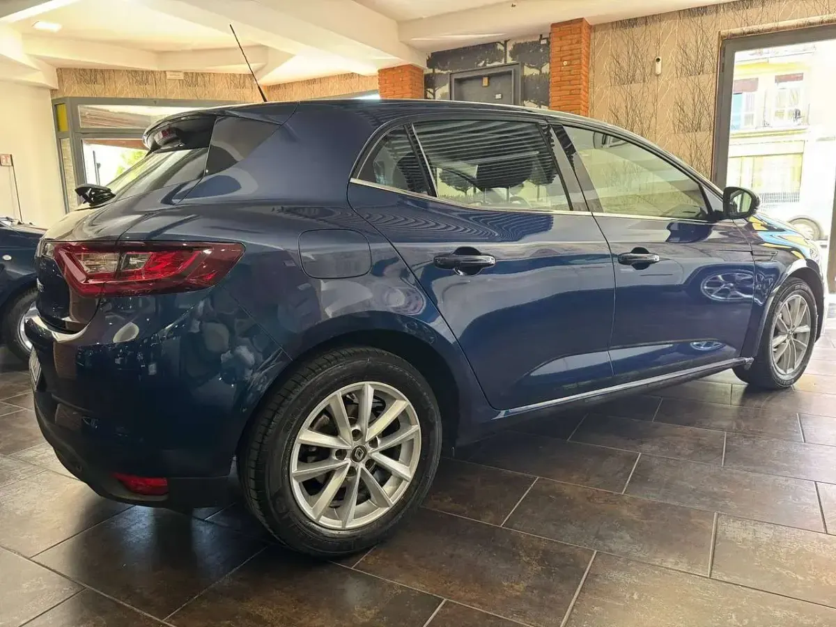 Usata Renault Mégane Zen 110 CV (80 kW) 2017 Blu/azzurro Berlina