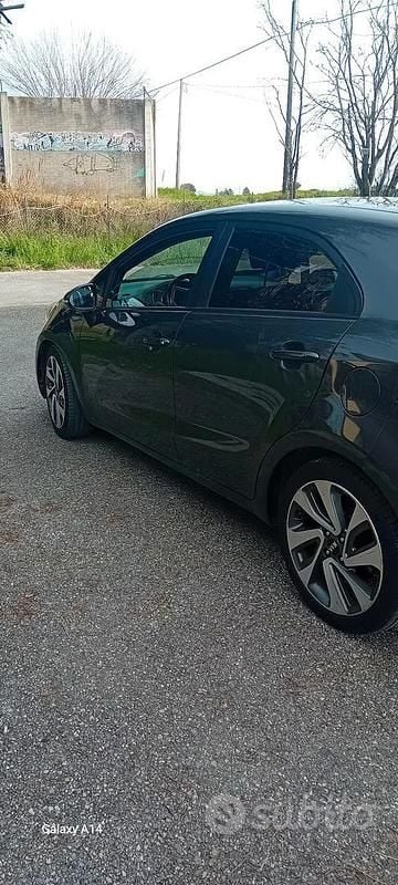 Usata Kia Rio 90 CV (66 kW) 2016 Grigio Utilitaria