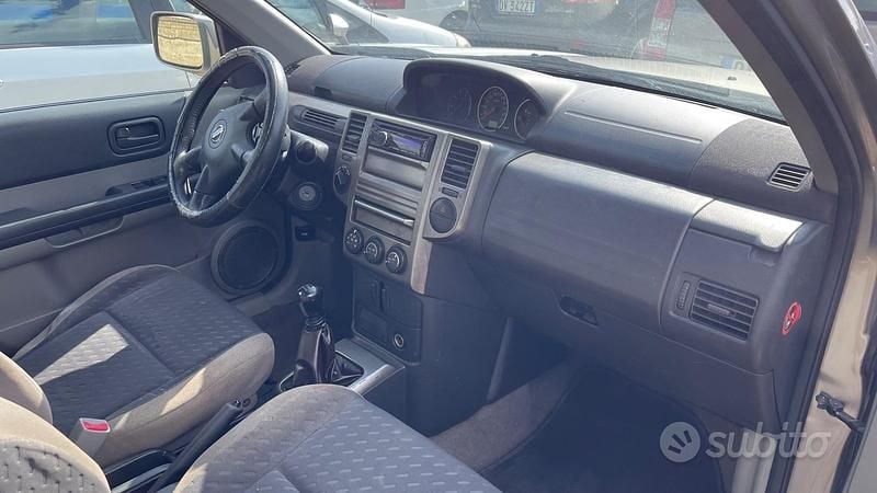 Usata Nissan X-Trail 136 CV (100 kW) 2006 Grigio SUV
