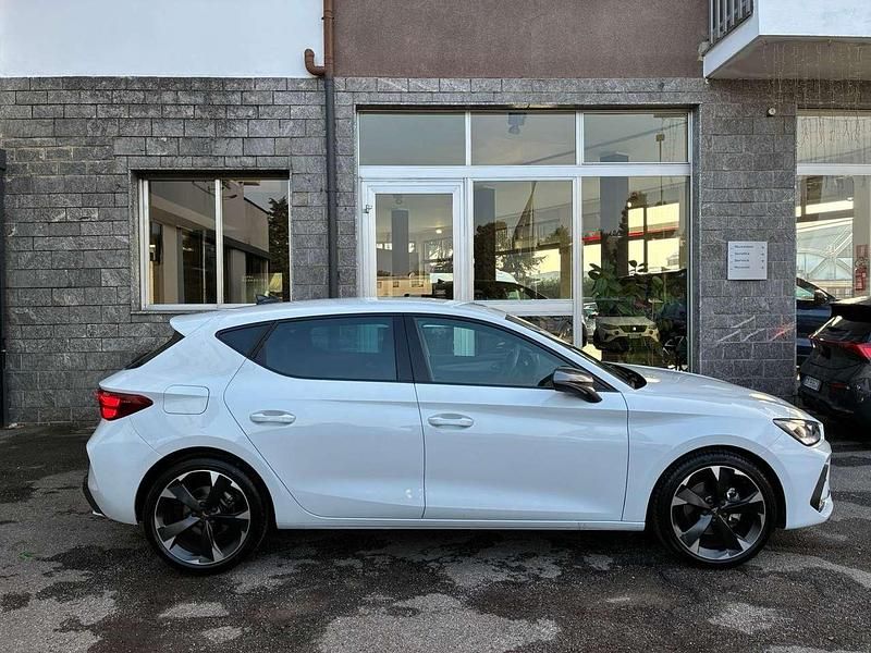 Usata Cupra Leon 150 CV (110 kW) 2025 Bianco Berlina