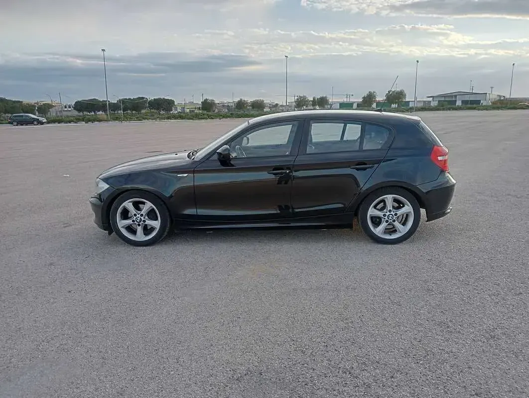 Usata BMW 120 177 CV (130 kW) 2010 Nero Utilitaria