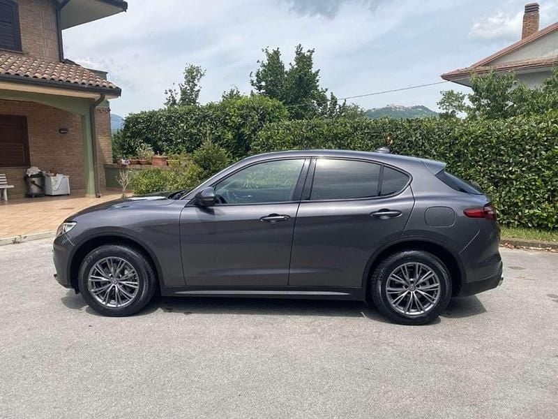 Usata Alfa Romeo Stelvio Business 190 CV (139 kW) 2019 Grigio scuro metallizzato SUV
