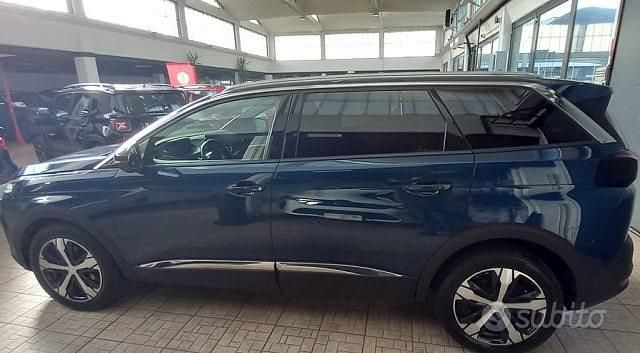 Usata Peugeot 5008 Allure 131 CV (96 kW) 2023 Blu SUV