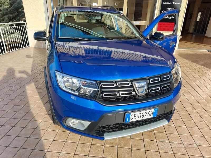 Blu Usata 2020 Dacia Logan MCV Stepway Station wagon | 6999 € (Buon prezzo) - Immagine 1/4
