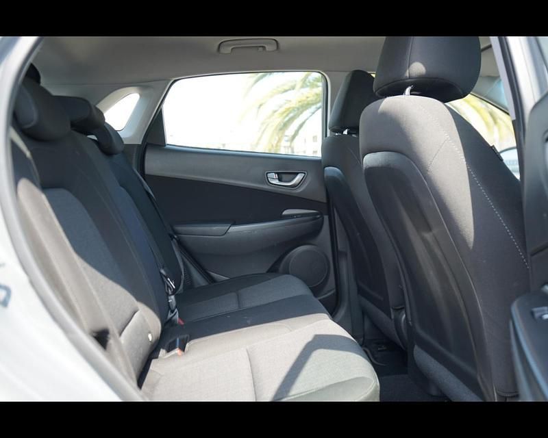 Usata Hyundai Kona 120 CV (88 kW) 2023 Grigio met SUV