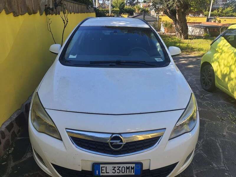 Usata 2011 Opel Astra Station wagon | 2900 € (Buon prezzo) - Immagine 1/4
