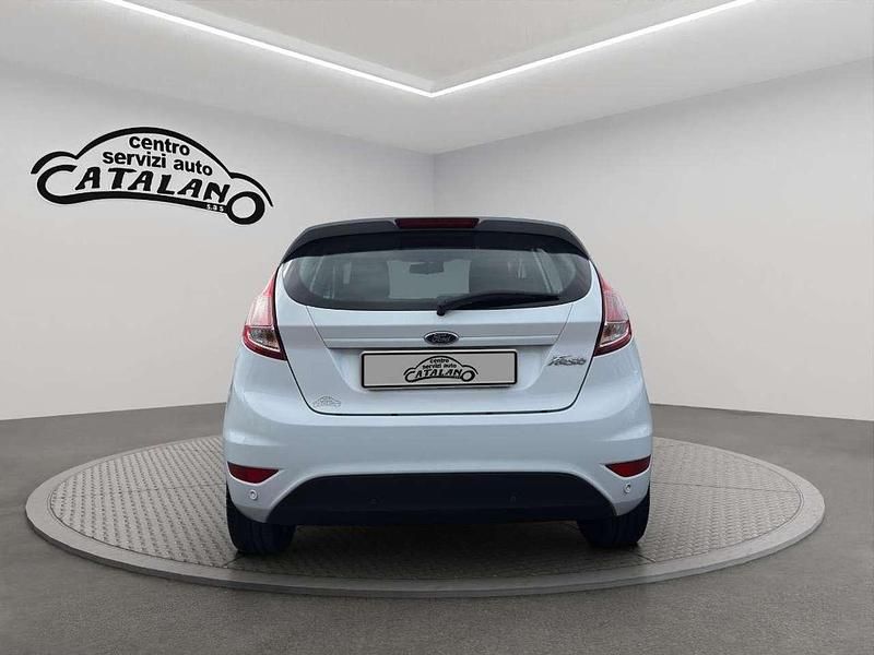 Usata Ford Fiesta 75 CV (55 kW) 2016 Bianco Berlina