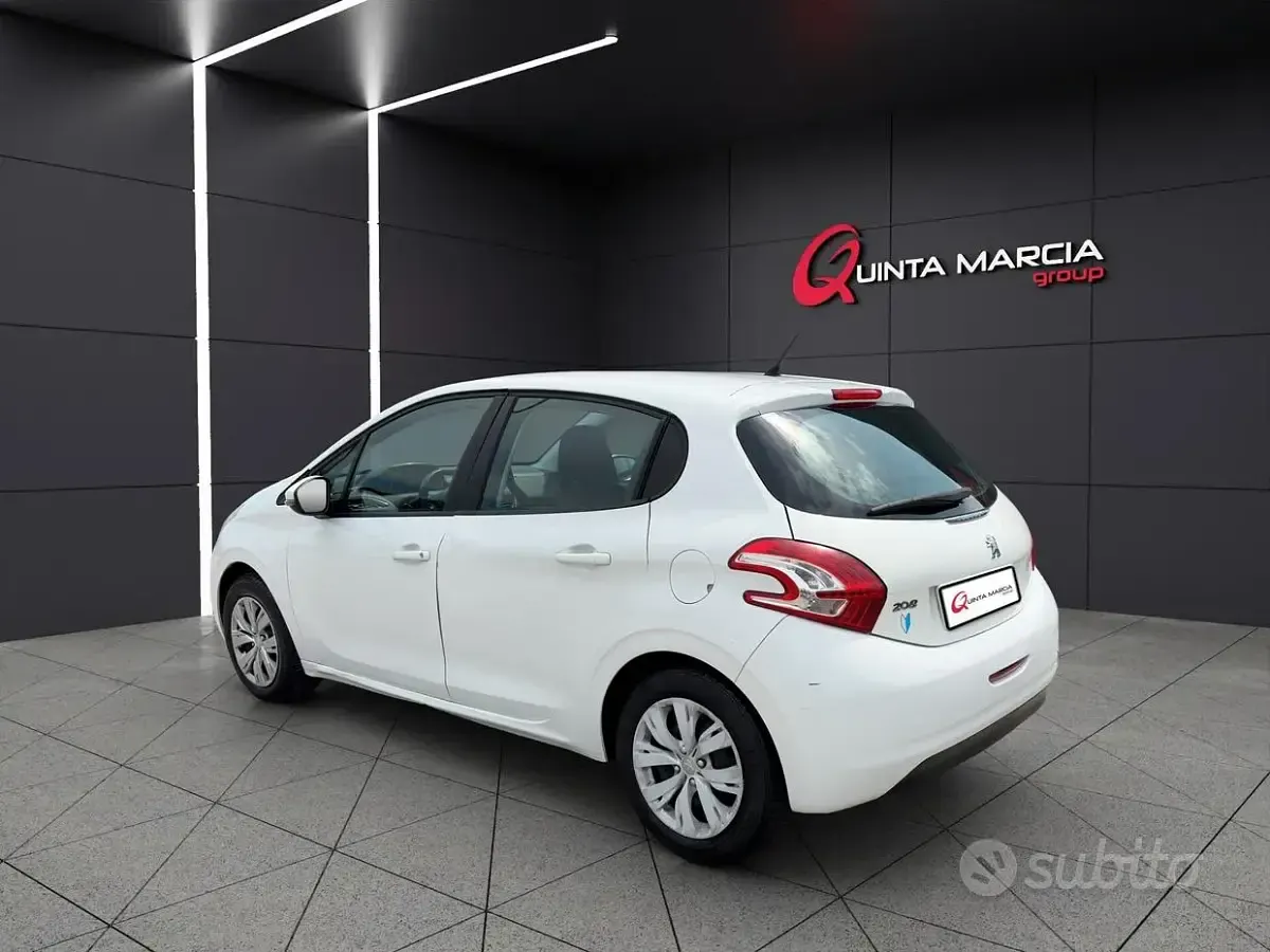 Usata Peugeot 208 Active 82 CV (60 kW) 2013 Bianco Utilitaria