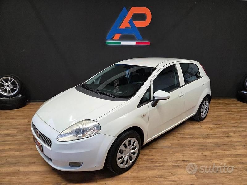 Usata Fiat Grande Punto S 75 CV (55 kW) 2011 Bianco Utilitaria