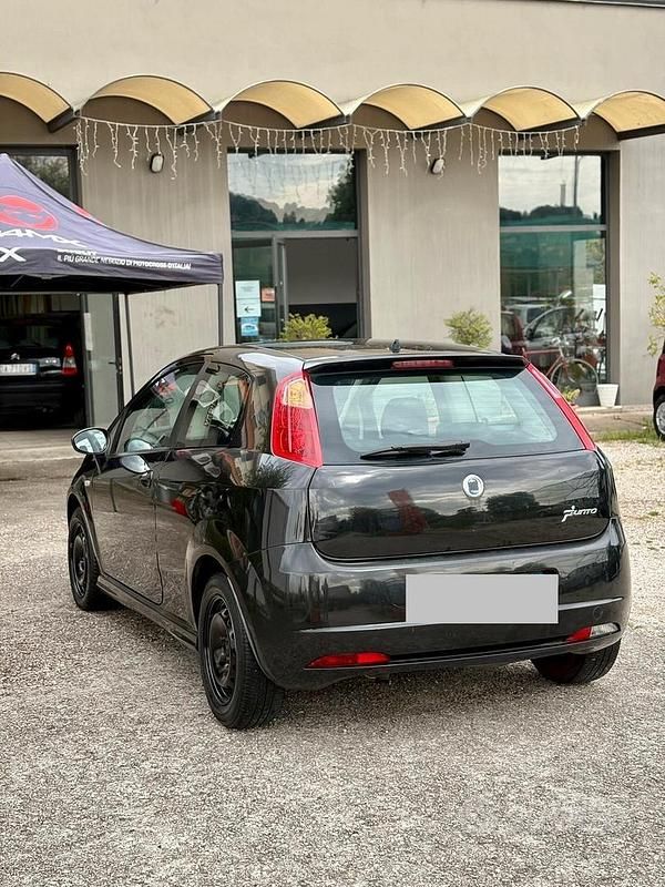 Usata Fiat Grande Punto Dynamic 75 CV (55 kW) 2006 Nero Utilitaria