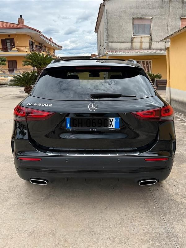 Usata Mercedes GLA200 Premium 150 CV (110 kW) 2022 Nero SUV
