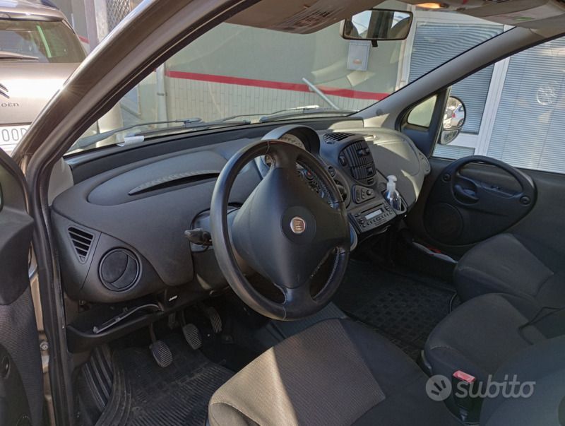 Grigio Usata 2009 Fiat Multipla Monovolume | 5000 € (Molto cara) - Immagine 1/4