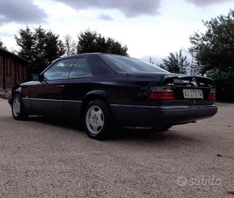 Usata Mercedes E300 1991 Blu Coupé