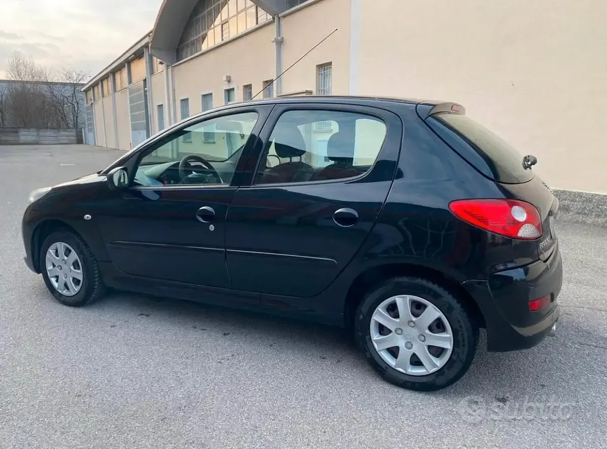 Usata Peugeot 206 60 CV (44 kW) 2012 Nero Berlina