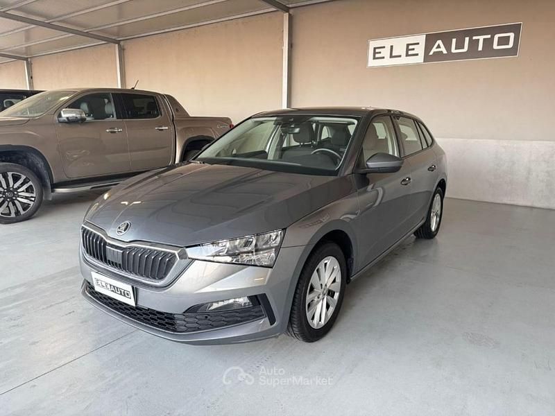 Usata Skoda Scala Ambition 95 CV (69 kW) 2023 Grigio scuro Utilitaria
