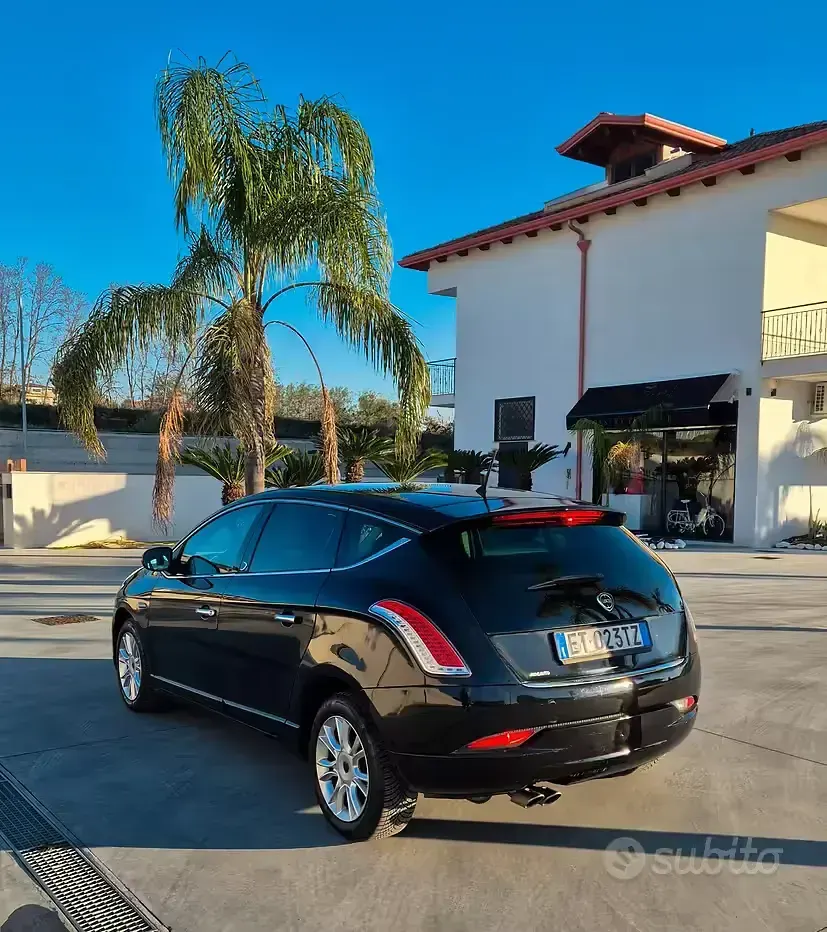 Usata Lancia Delta 105 CV (77 kW) 2014 Nero Utilitaria