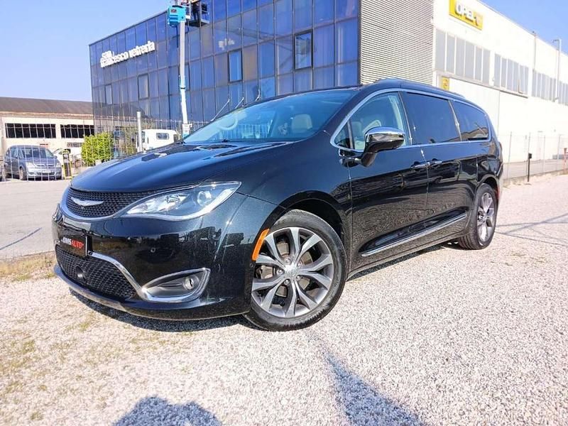 Usata Chrysler Pacifica Limited 249 CV (183 kW) 2018 Nero SUV