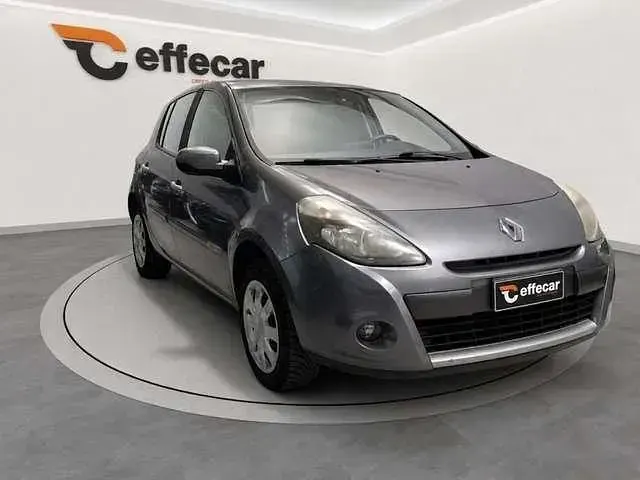 Usata Renault Clio II Luxe 75 CV (55 kW) 2010 Grigio Berlina