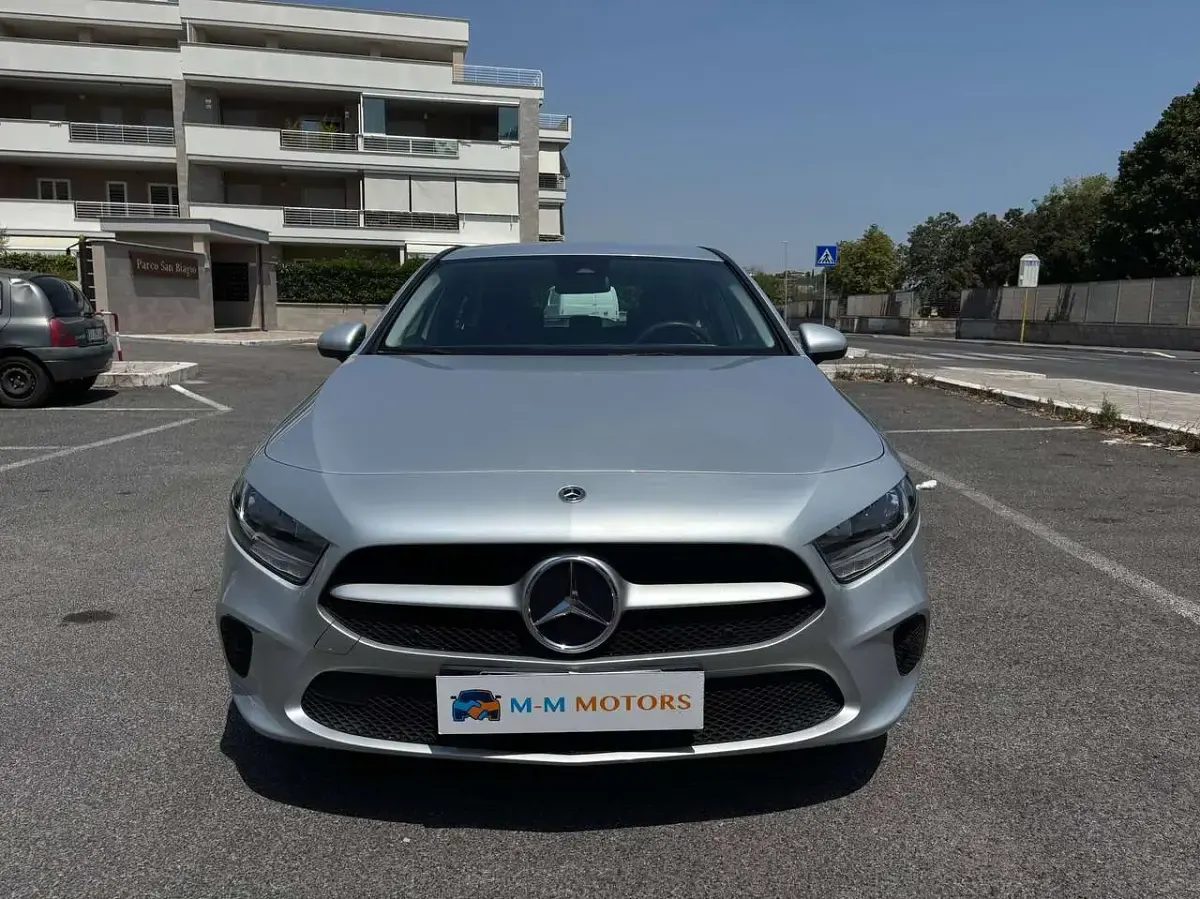 Usata Mercedes A180 Business 136 CV (100 kW) 2021 Argento Berlina