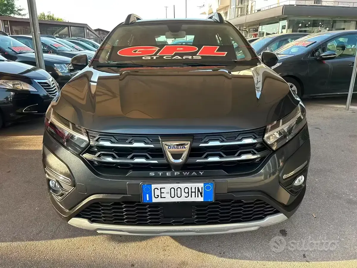 Usata Dacia Sandero Comfort 101 CV (74 kW) 2021 Grigio Berlina