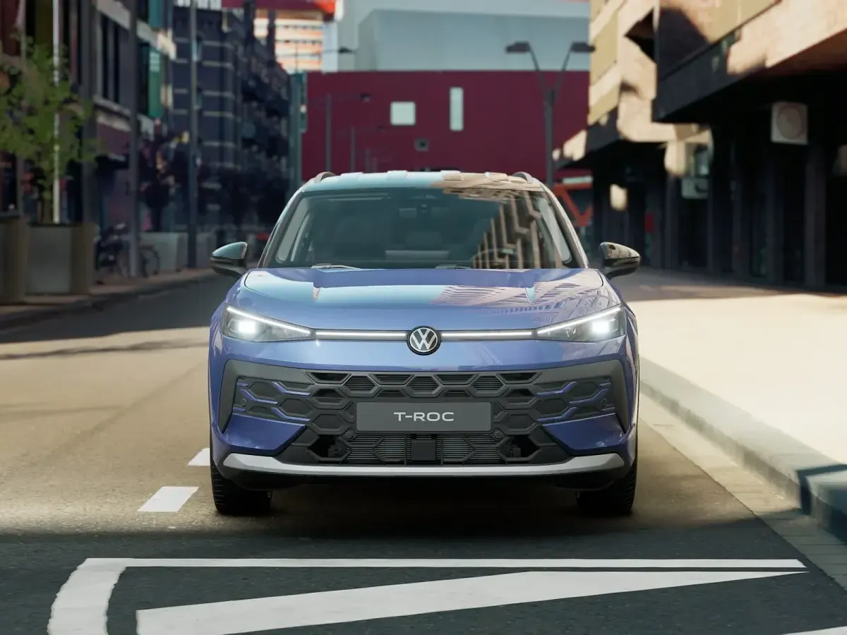 Nuova VW T-Roc Style 150 CV (110 kW) 2026 Celestial blue metallizzato nero SUV