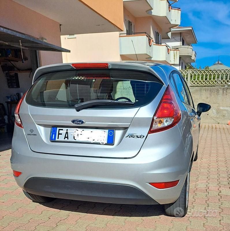 Usata Ford Fiesta 2015 Grigio Berlina