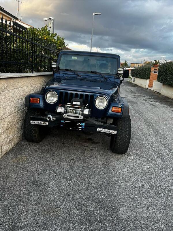 Usato 2001 Jeep Wrangler 2.5 Benzin 118 CV (17.000 €)