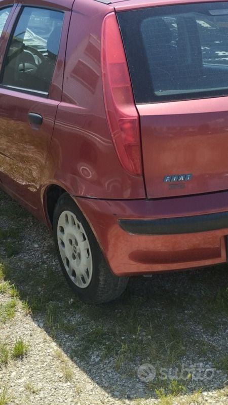 Usata Fiat Punto 60 CV (44 kW) 2002 Rosso Utilitaria