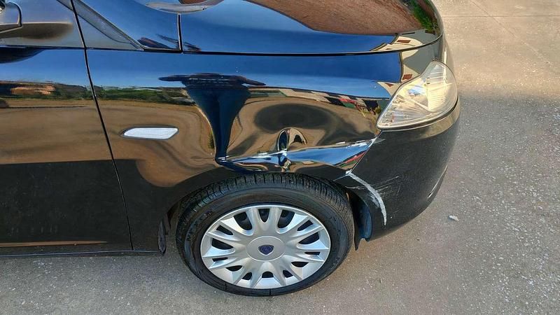 Usata Lancia Ypsilon Silver 69 CV (50 kW) 2015 Nero Utilitaria