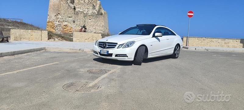 Usata Mercedes E220 170 CV (125 kW) 2012 Bianco Coupé