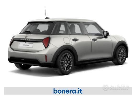 Usata Mini Cooper Essential 156 CV (114 kW) 2024 Melting silver iii Utilitaria
