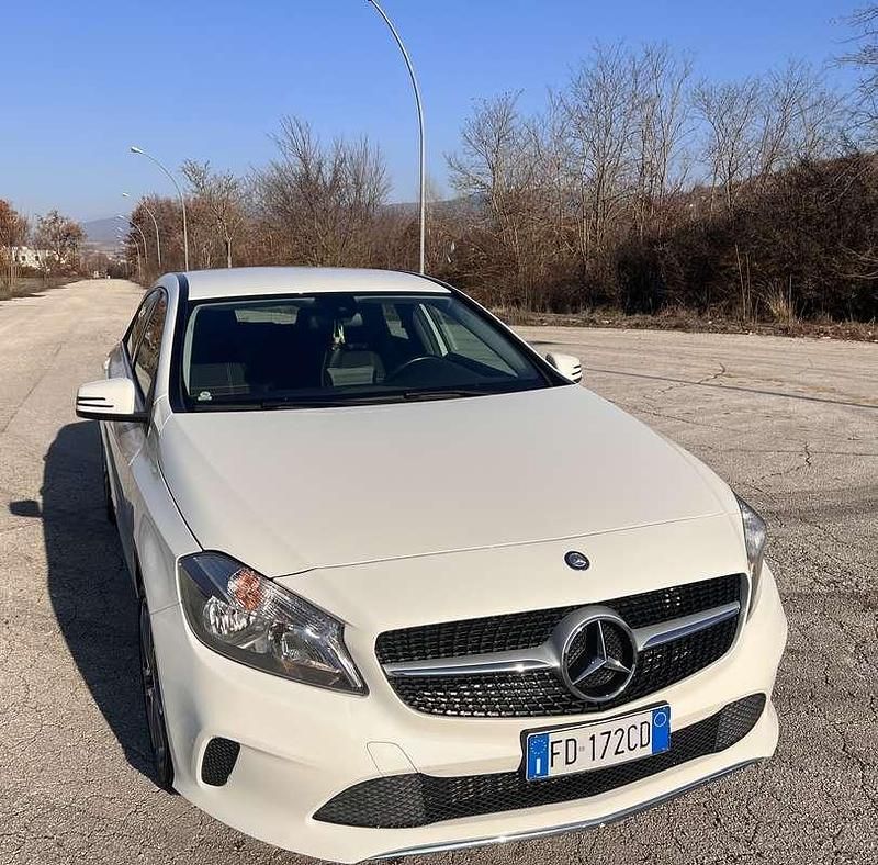 Usata Mercedes A180 109 CV (80 kW) 2015 Berlina